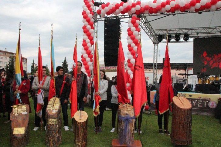 Bilecik’teki 9 Liseden Mezun Olan 985 Öğrenci Hep Birlikte Kep Attı G2