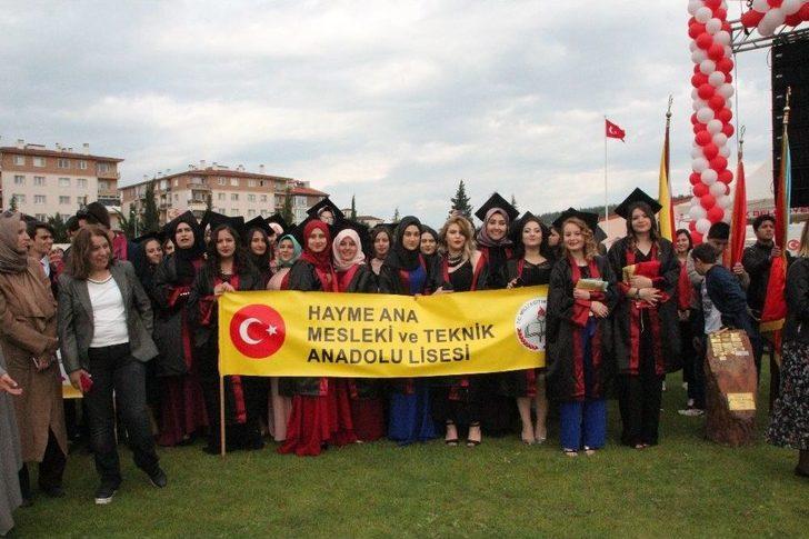 Bilecik’teki 9 Liseden Mezun Olan 985 Öğrenci Hep Birlikte Kep Attı G3
