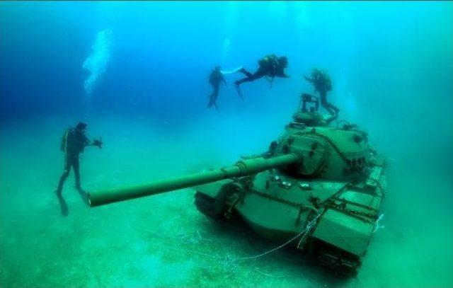 45 Tonluk Tank Güvercin Adası'na Taşınarak Yeniden Batırıldı