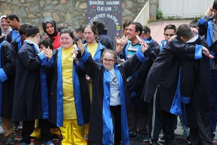 Ümraniye’de Otizmli Çocuklar İçin Mezuniyet Töreni Düzenlendi G4