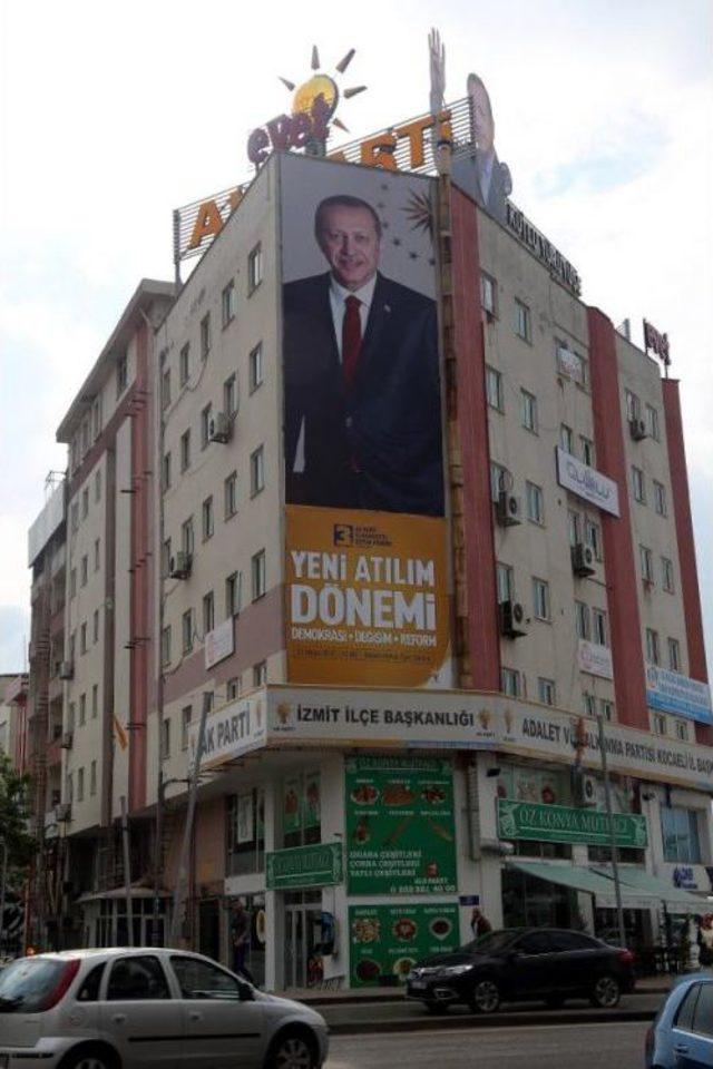 Ak Parti Kocaeli Binasına 'rabia'lı Erdoğan Fotoğrafı