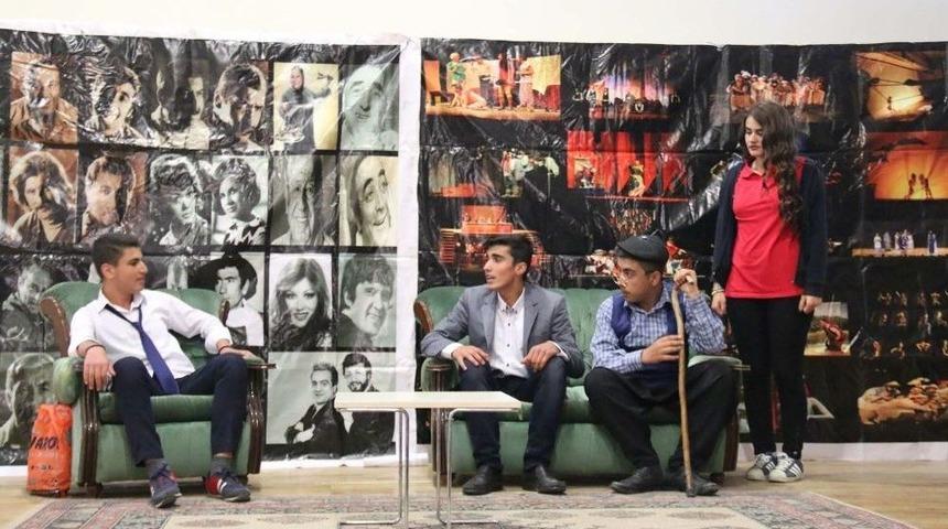 Bitlis&rsquo;te &ldquo;gen&ccedil; Tiyatro&rdquo; Adlı Oyun Sahnelendi
