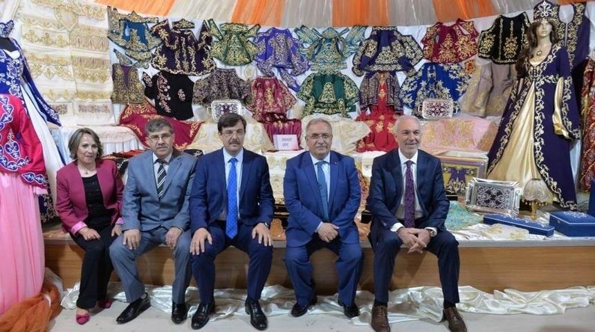 Halk Eğitimi Merkezi M&uuml;d&uuml;rl&uuml;ğ&uuml;nden Yıl Sonu Sergisi