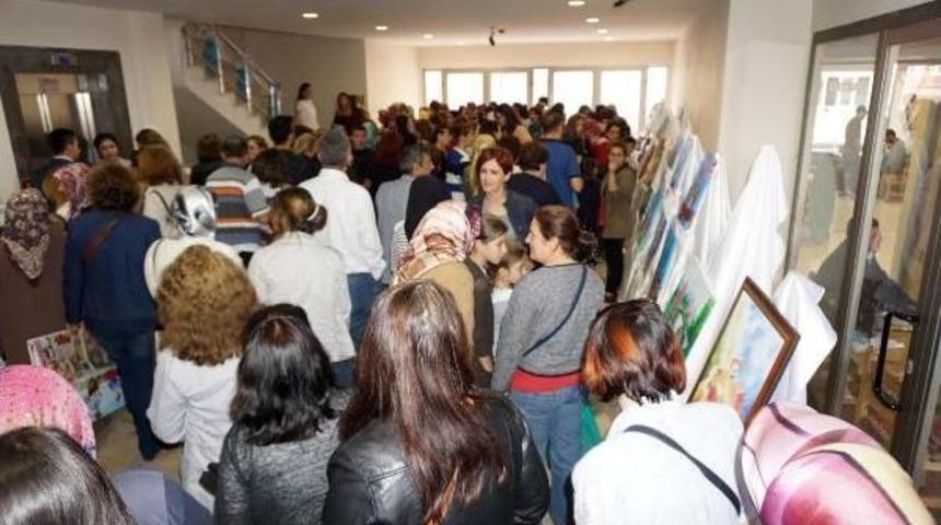 Protokol Sergiyi Gezdi, Ziyaret&ccedil;iler Kapıda Bekledi