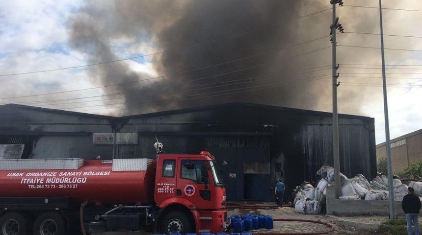 Uşak&rsquo;taki B&uuml;y&uuml;k Fabrika Yangını Devam Ediyor