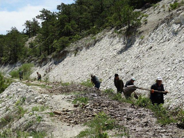 Sulama Kanallarının Temizliğini Vatandaşlar Yapıyor