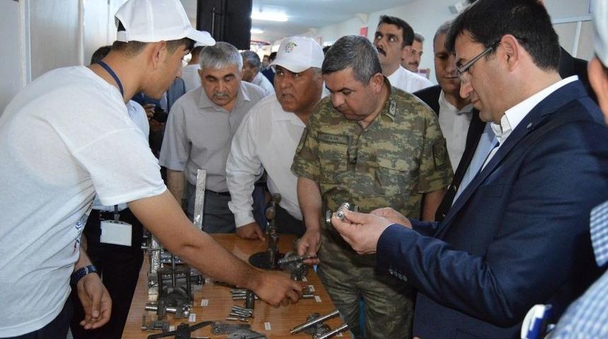 Teknik Lise&rsquo;de T&uuml;bitak Bilim Fuarı