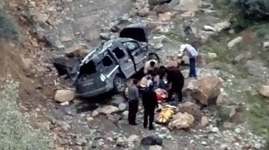 25 Metrelik U&ccedil;uruma Yuvarlanan Aracın S&uuml;r&uuml;c&uuml;s&uuml; Ağır Yaralandı