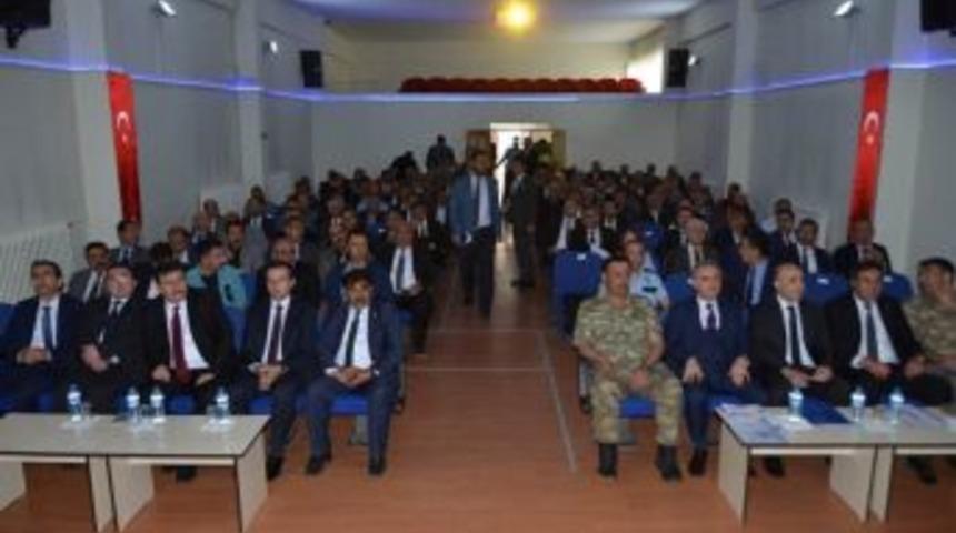 Vali Arslantaş, Otlukbeli Ve &Ccedil;ayırlı İl&ccedil;esindeki Muhtarlar İle Bir Araya Geldi