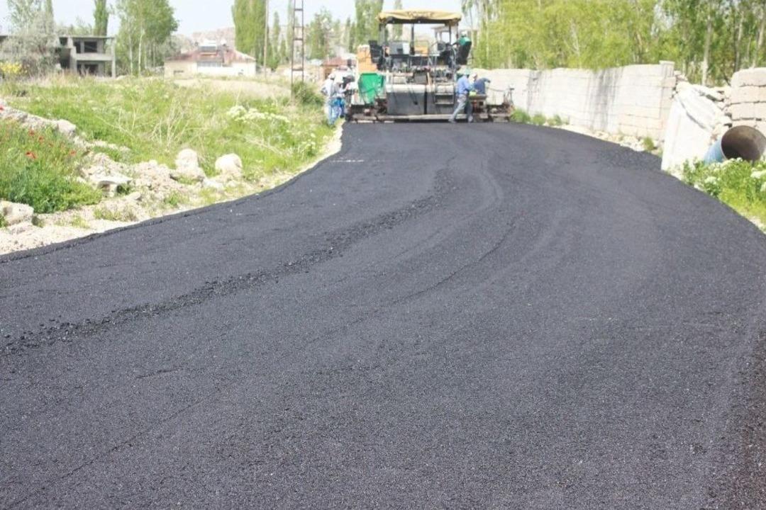 Edremit&rsquo;te Yol Asfaltlama Seferberliği