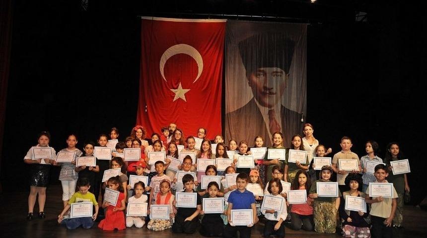 &ldquo;adam Olacak &Ccedil;ocuk&rdquo; Adlı Tiyatro Oyunu Sahnelendi