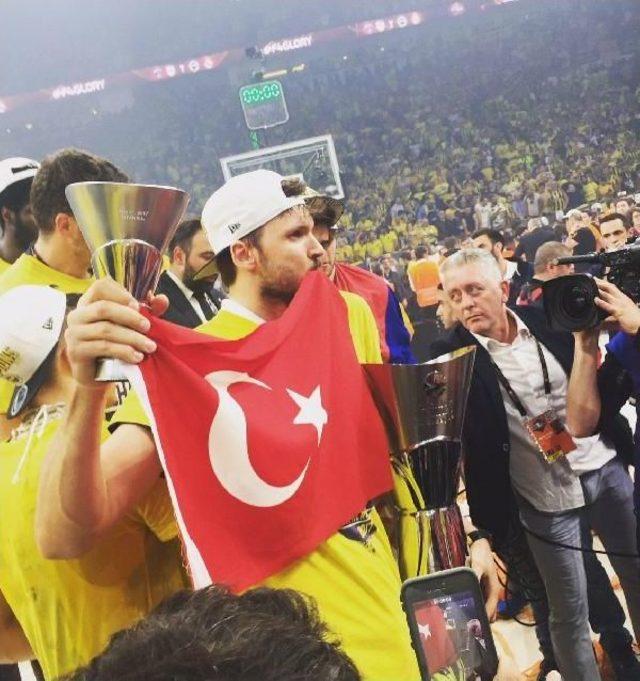 Fenerbahçeli Barış Hersek'ten 3 Takımda 11 Şampiyonluk