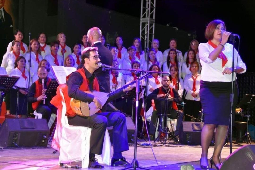 Aliağa&rsquo;da, Asev Korosundan T&uuml;rk&uuml; Ş&ouml;leni