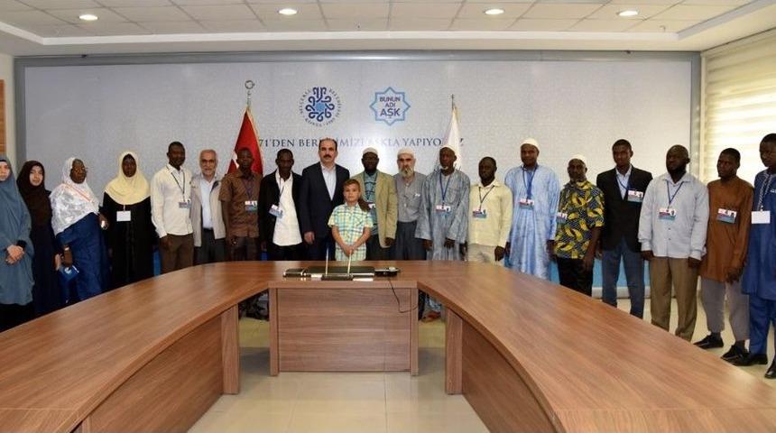 Sel&ccedil;uklu Afrika İle Yeni G&ouml;n&uuml;l K&ouml;pr&uuml;leri Kuruyor