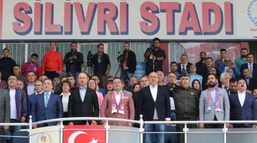 Manisa B&uuml;y&uuml;kşehir Belediyespor'a Alkış