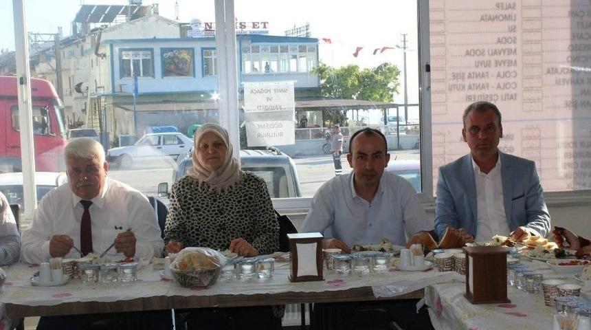 Lapseki Hem &Ccedil;ardak Beldesinde Veda Yemeği D&uuml;zenledi