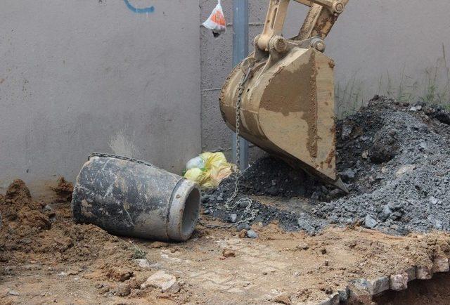 Ümraniye’de Altyapı Çalışmaları Sırasında Göçük Meydana Geldi 2