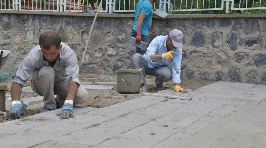 Hastaneler B&ouml;lgesinde Kaldırımlar Yenileniyor