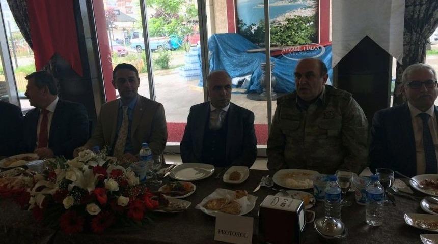 Mahkumlar, Devlet Ve İş Adamlarıyla Yemekte Buluştu