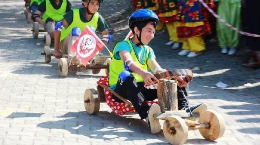 &Ouml;ğrenciler Tahta Arabalarla Yarıştı