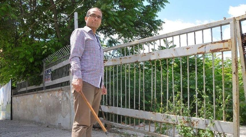 Edirne&rsquo;de Esnaf Fır&ccedil;a Sopayla Yılan N&ouml;beti Tutuyor