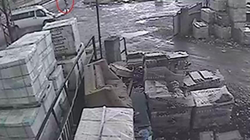 Takla Atarak &Uuml;zerine Gelen Minib&uuml;sten Kıl Payı Kurtuldu