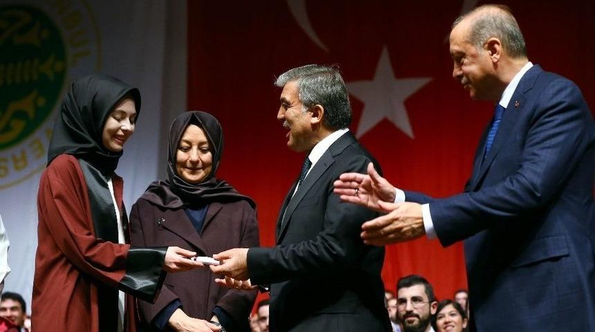 Abdullah G&uuml;l&rsquo;&uuml;n Gelini De Tıp Fak&uuml;ltesi&rsquo;nden Mezun Oldu