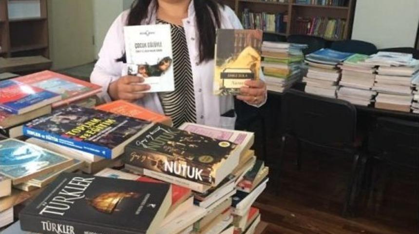 &Uuml;niversite &Ouml;ğrencileri Hakkarili &Ouml;ğrencilerin Kitap İsteğine Sessiz Kalmadı