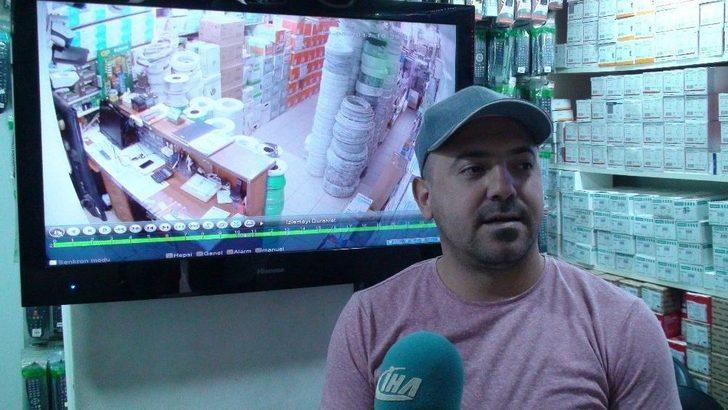 (özel Haber) Sultanbeyli’de Pes Dedirten Hırsızlık Anı Kamerada