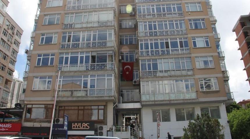 Yenişafak Yazarı Akif Emre&rsquo;nin Son Anları G&uuml;venlik Kamerasında