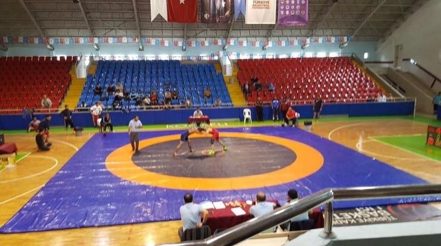 İzmitli G&uuml;reş&ccedil;iler, 1. Lig Yolunda