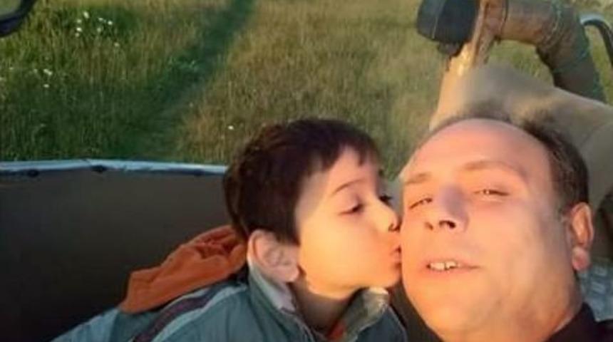 Abisiyle Oynarken Yola Atlayan 6 Yaşındaki &Ccedil;ocuk Otomobil Altında Kaldı