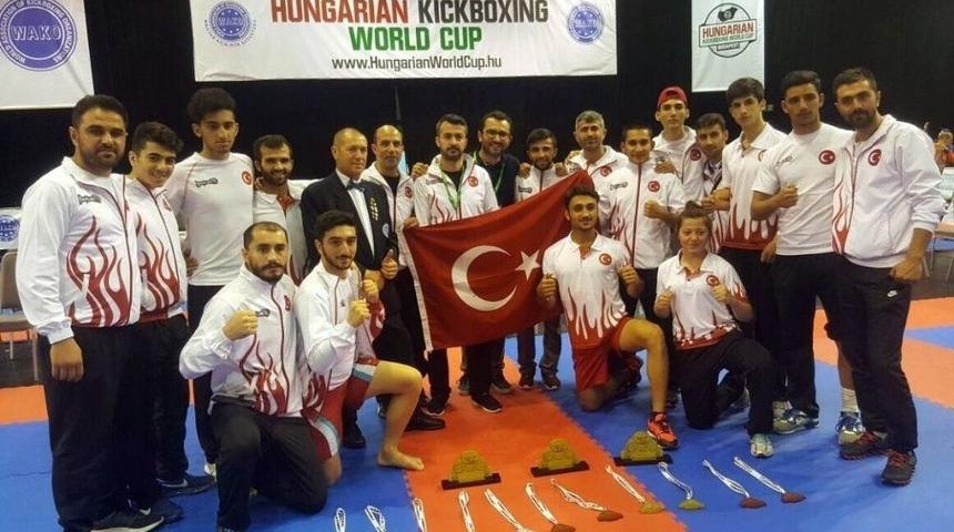 Millilerden Madalya Yağmuru