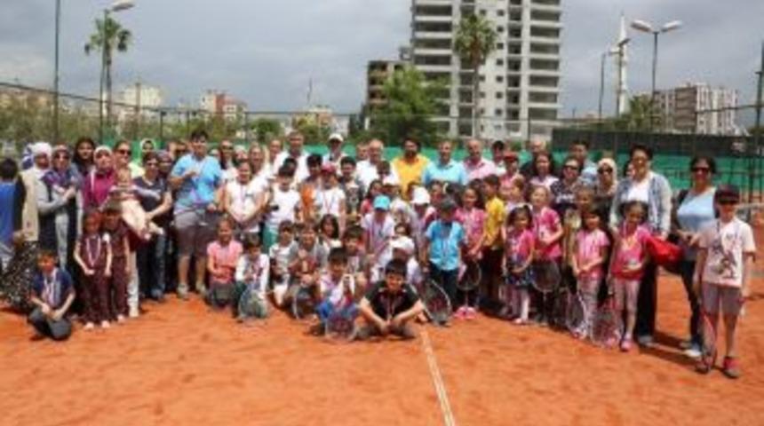 Erdemli Belediyesi&rsquo;nin D&uuml;zenlediği Tenis Turnuvası Sona Erdi