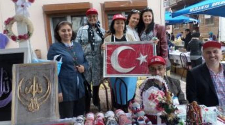 Engelliler El Emeği &Uuml;r&uuml;nleri Satışa &Ccedil;ıkardı