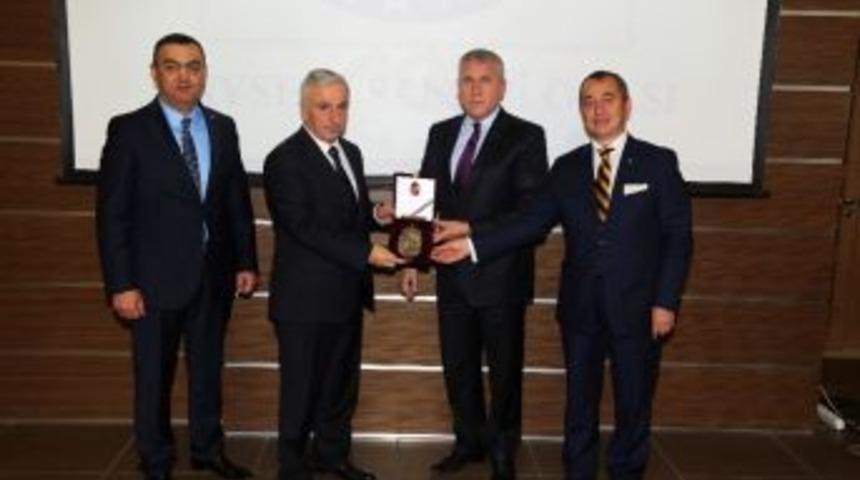 Vali Kam&ccedil;ı &Ccedil;alışma Yemeğine Katıldı