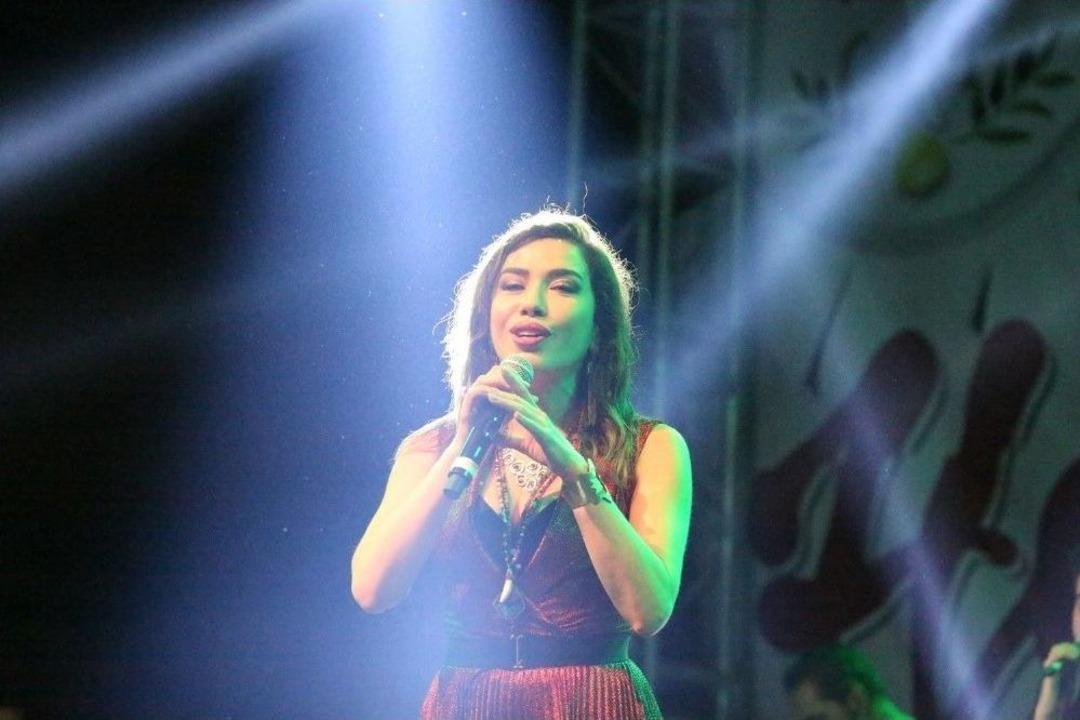 26. Umurlu Erik Festivalinde Burcu G&uuml;neş R&uuml;zgarı Esti