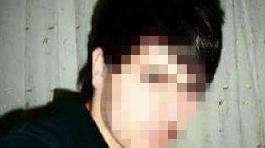 Cinnet Getiren Gen&ccedil;, Cinsel Organını Kesti