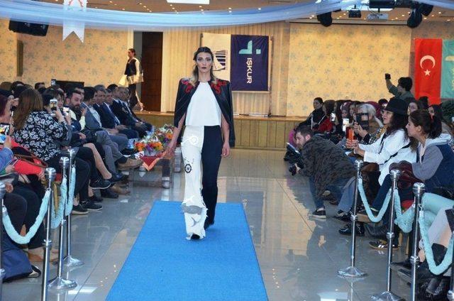 &Ouml;ğrenciler Tasarladıkları Kıyafetleri Sergiledi 1