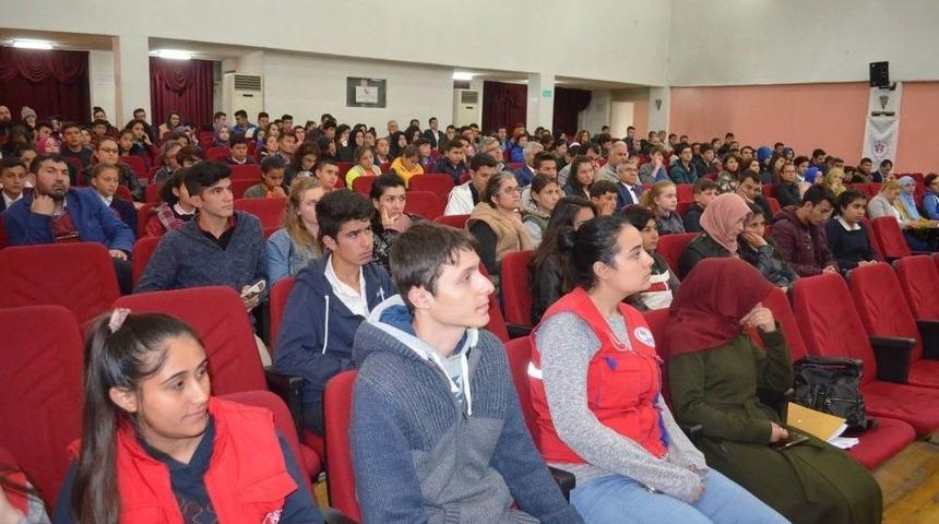 Gen&ccedil;lik Merkezi Okul Temsilcileri İle Bir Araya Geldi