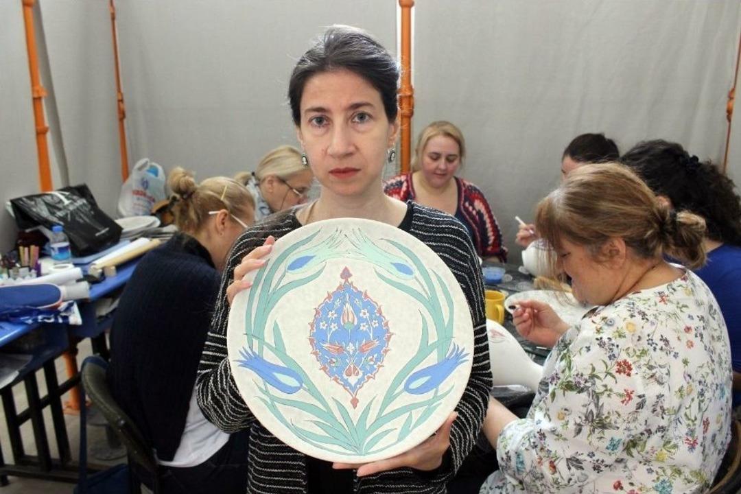 &Ccedil;ini Sanatı Kadın Kursiyerlerin Ellerinde Hayat Buluyor