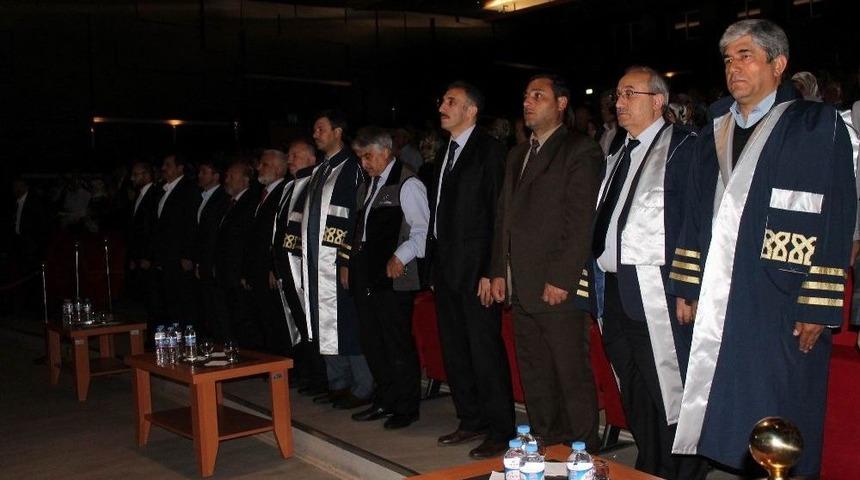 Er&uuml; İlahiyat Fak&uuml;ltesi 49&rsquo;uncu Mezunlarını Verdi
