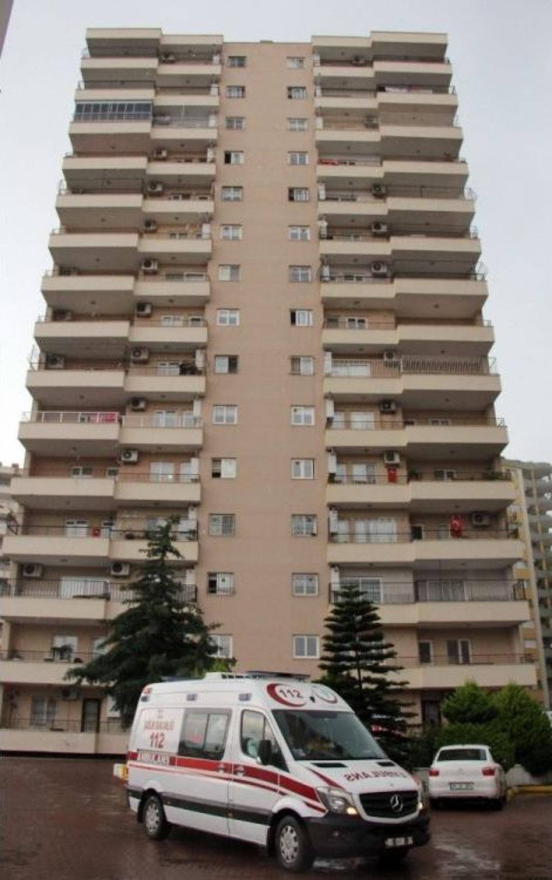 K&uuml;&ccedil;&uuml;k Efe Can 13. Kattan Demir Parmaklıkların Arasından D&uuml;şerek &Ouml;ld&uuml;