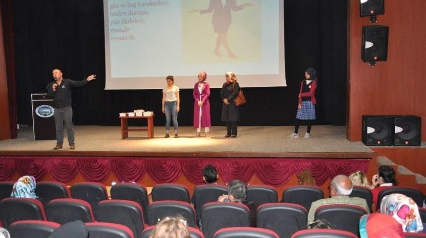 Develi&rsquo;de &lsquo;&ccedil;ocuklarımızı Tanıyor Muyuz?&rsquo; Konulu Konferans Ger&ccedil;ekleştirildi