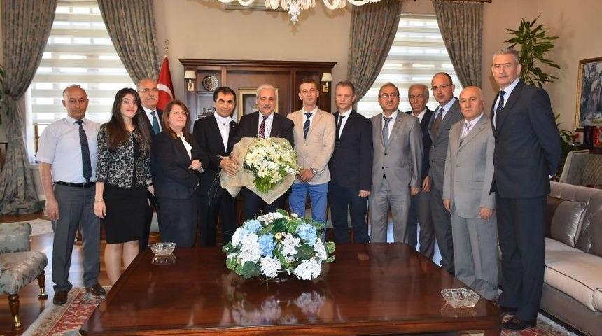 Vali G&uuml;ven&ccedil;er&rsquo;den Tapu Kadastroya &Ouml;vg&uuml;