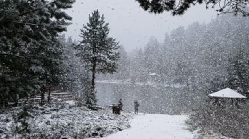 G&uuml;m&uuml;şhane&rsquo;nin Y&uuml;ksek Kesimlerine Lapa Lapa Kar Yağdı