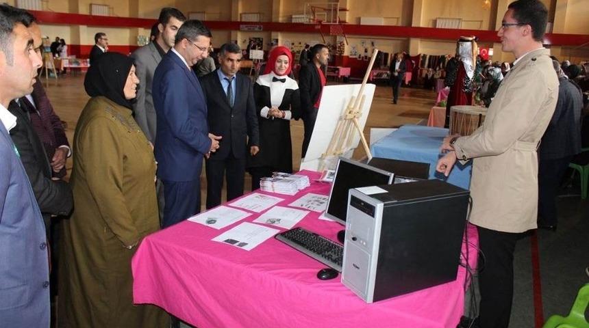 Taşlı&ccedil;ay&rsquo;da Yıl Sonu Sergisi