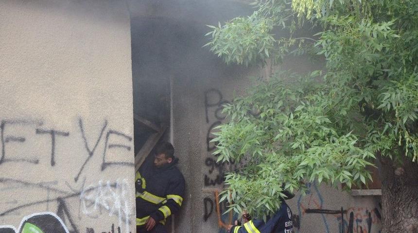 Kullanılmayan Evde &Ccedil;ıkan Yangın Korkuttu