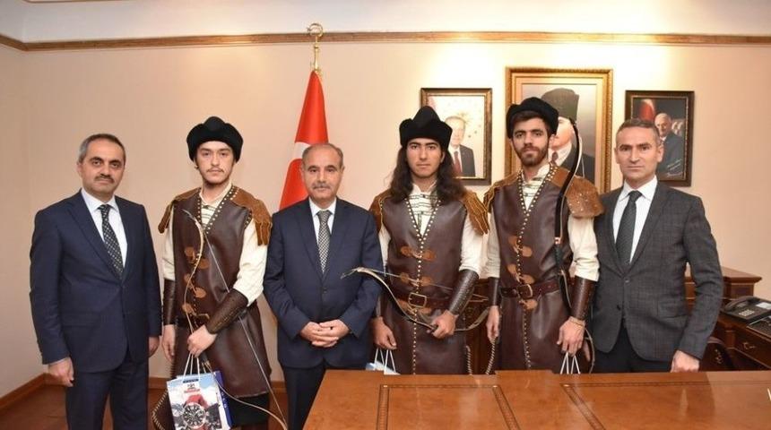 Şampiyonlardan Vali Aktaş&rsquo;a Ziyaret