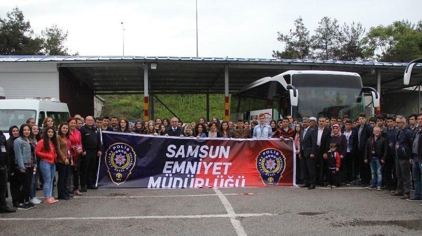 Emniyetten 80 &Ouml;ğrenciye &Ccedil;anakkale Gezisi